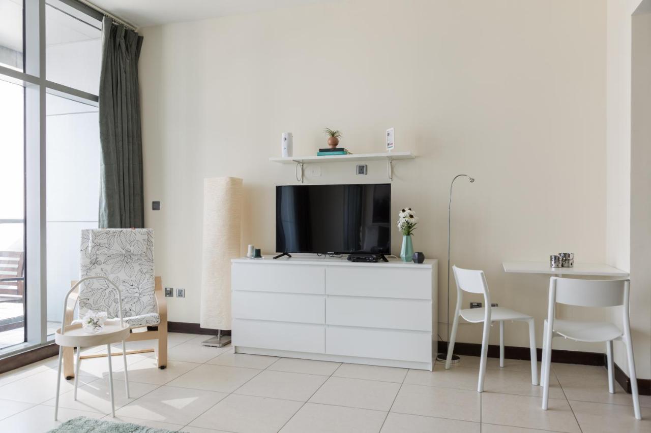 Apartamento Higuests - Cozy Studio With Panoramic Views On The Lake Dubái Exterior foto